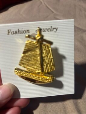 Fashion Jewelry Gold Sailboat Pin Brooch